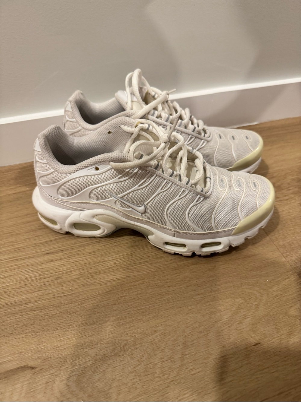 Nike Women's Cream/White Athletic Sneakers